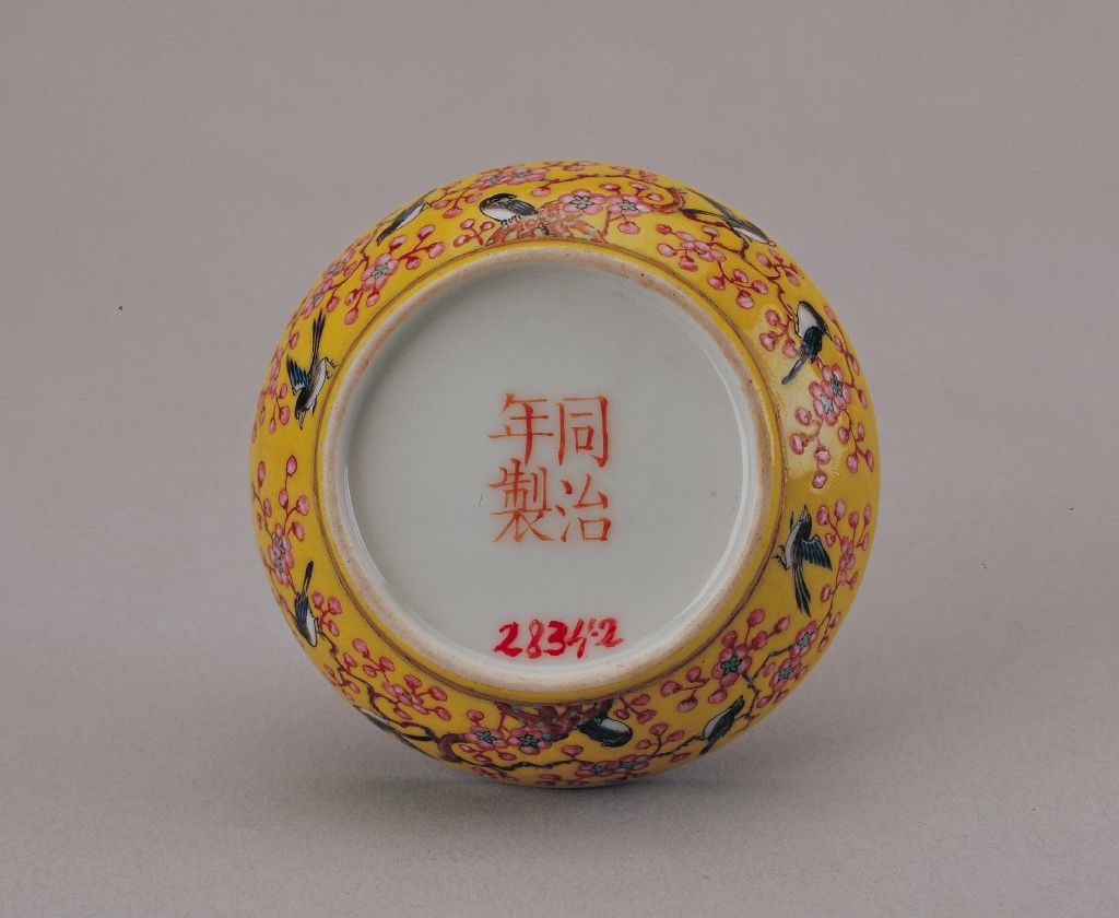 图片[3]-Yellow ground pink plum magpie pattern box-China Archive